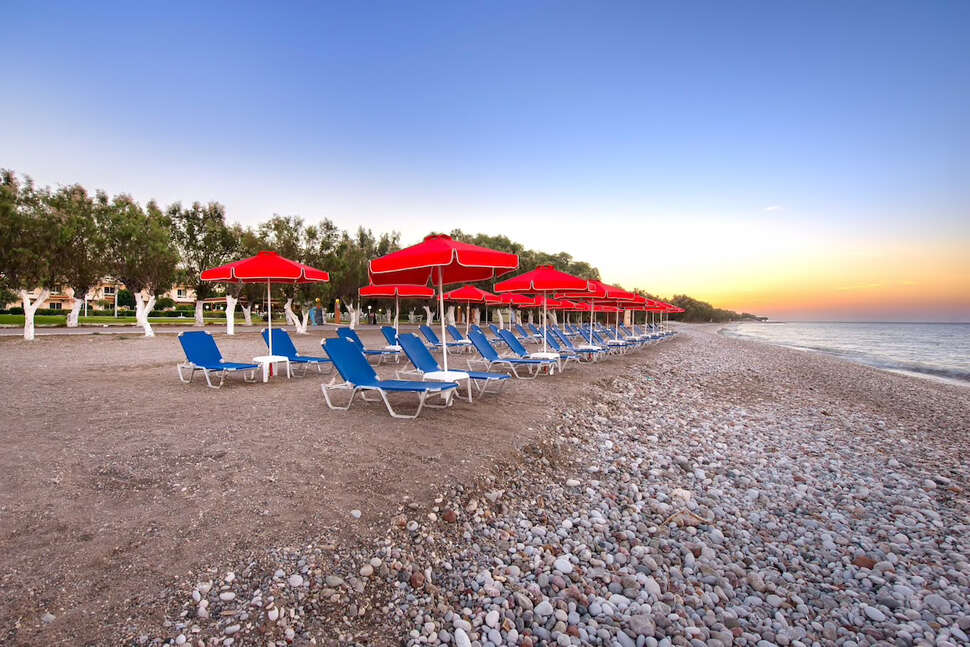 Een foto van het strand bij Bayside Hotel Katsaras