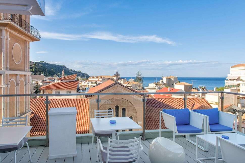 Een foto van het terras bij Diana Hotel Zakynthos