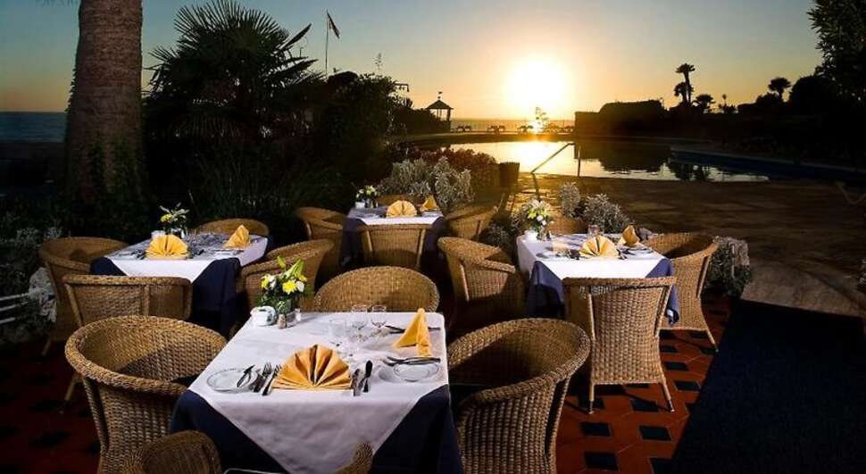 Een foto van het terras bij Algarve Casino Hotel