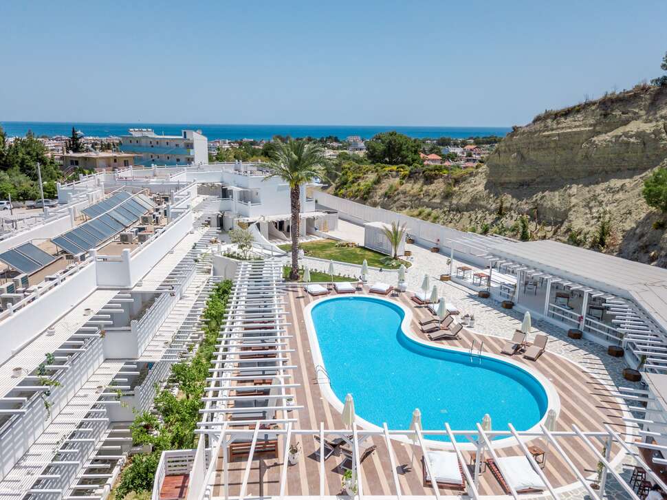 Ein Foto vom Pool im Aloe Hotel