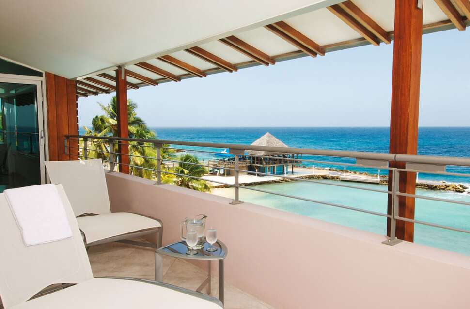 Een foto van het zwembad bij Avila Beach Hotel