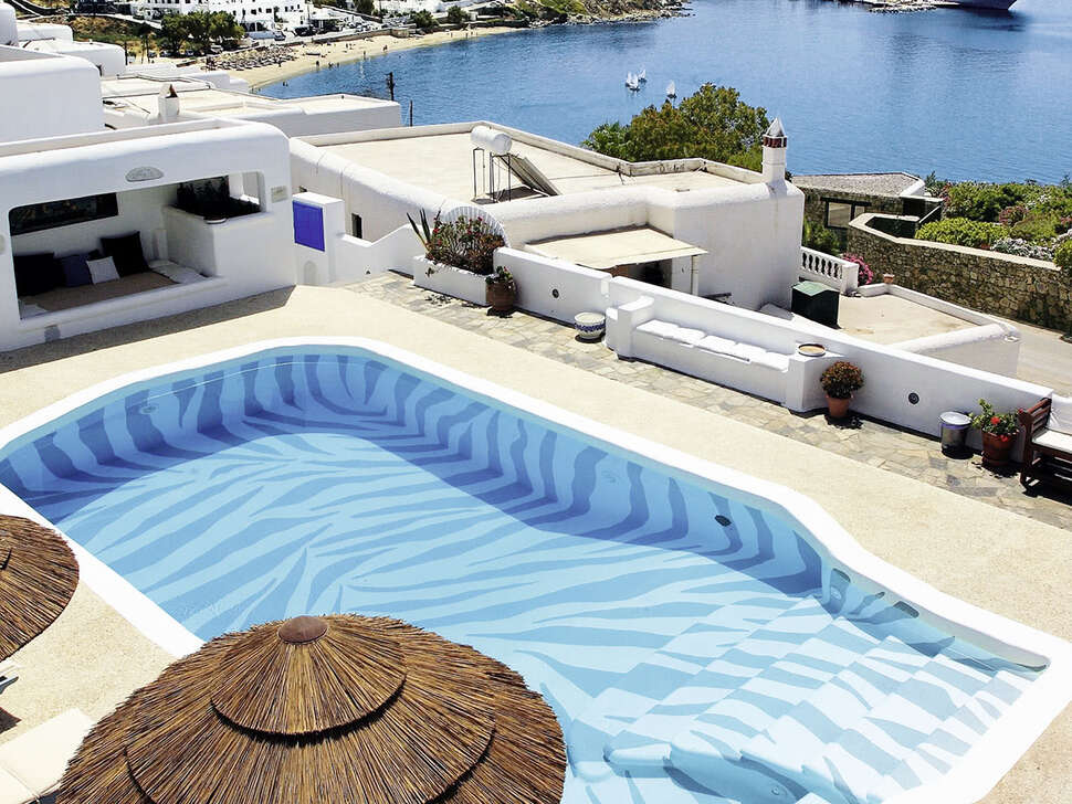 Een foto van het zwembad bij Mykonos Princess Hotel