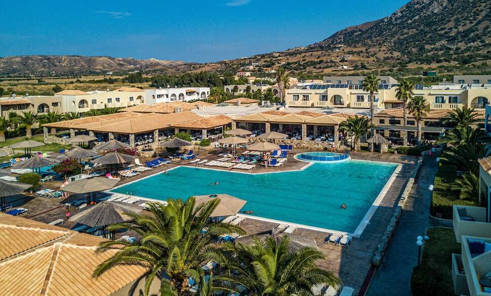 Een foto van het zwembad bij Akti Beach Club