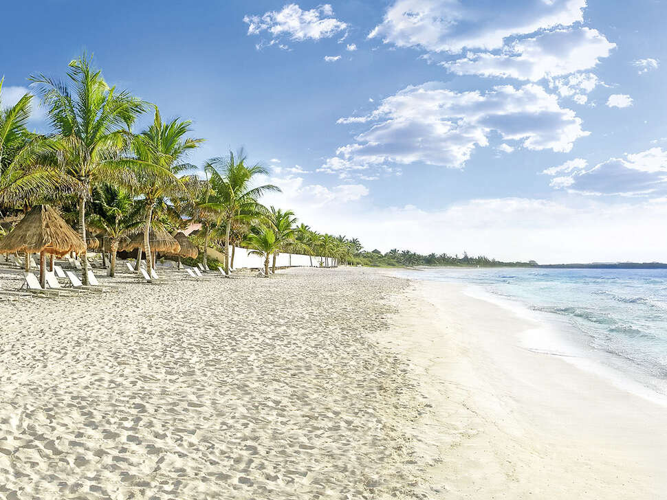 Een foto van het strand bij Catalonia Royal Tulum