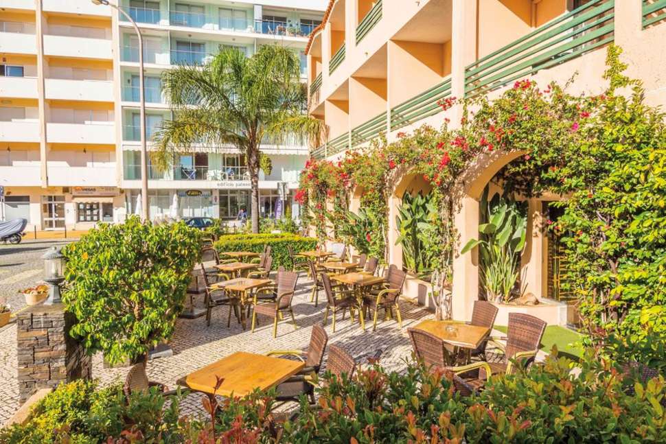 Een foto van het terras bij Casablanca Inn Boutique Hotel