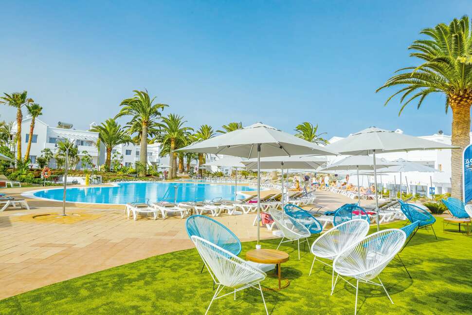 Een foto van het zwembad bij Blue Sea Corralejo Village