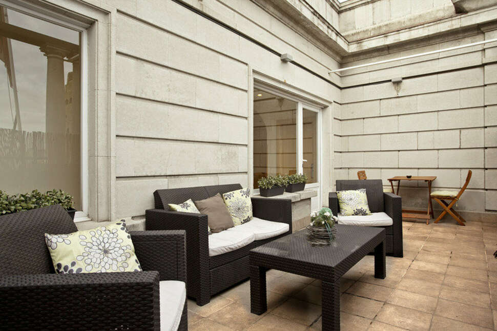 Ein Foto von der Terrasse im Hotel Via Augusta