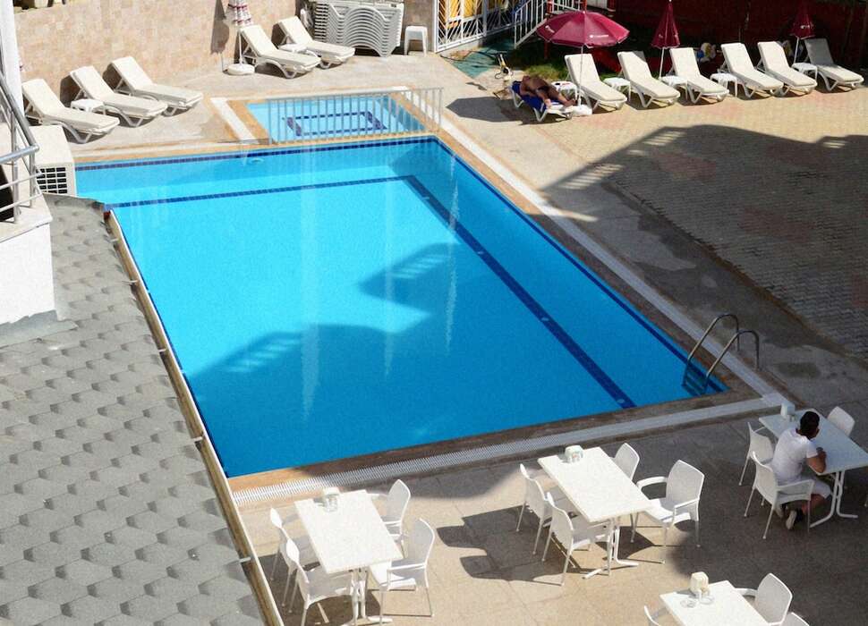 Ein Foto vom Pool im Acar Hotel