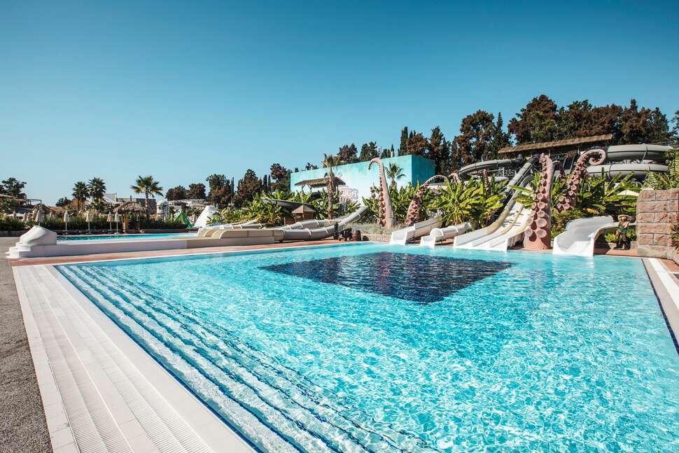 Een foto van het zwembad bij Atlantique Holiday Club