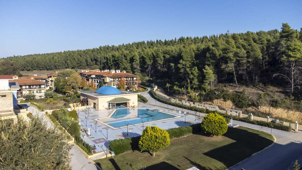 Een foto van het zwembad bij Simantro Resort