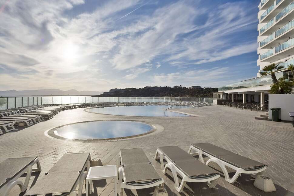 Een foto van het zwembad bij Hotel Best Negresco