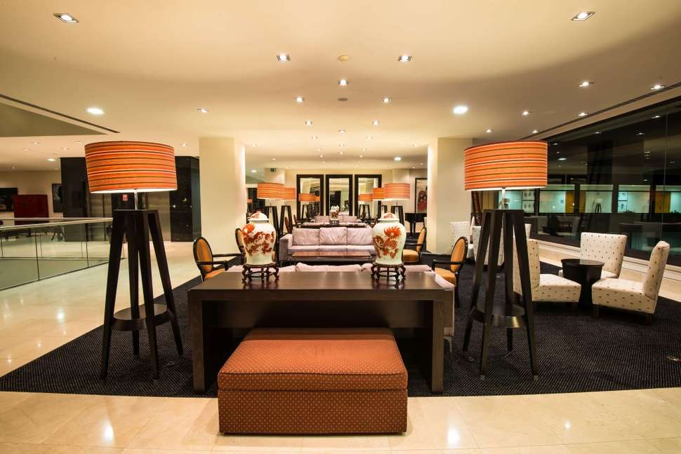 Een foto van het interieur van Azoris Royal Garden Hotel