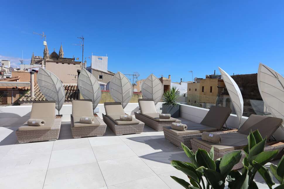 Ein Foto von der Terrasse im Bo Hotel