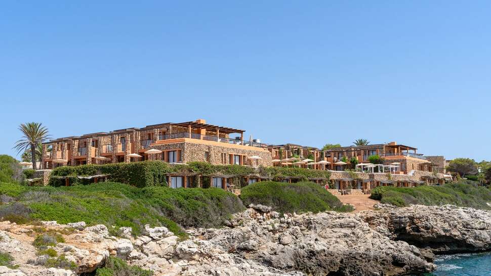 Een foto van de buitenkant van Pierre & Vacances Premium Menorca Binibeca