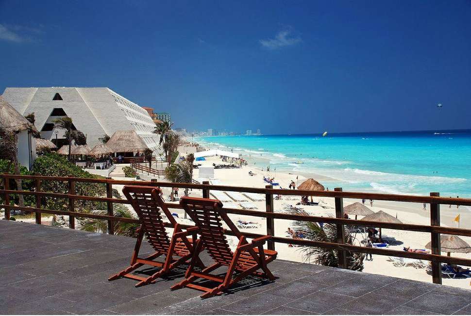 Een foto van de buitenkant van Grand Oasis Cancun