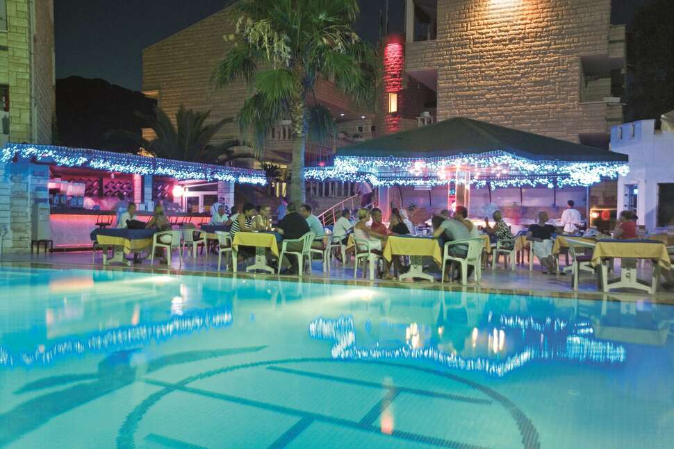 Een foto van het zwembad bij Hotel Havana