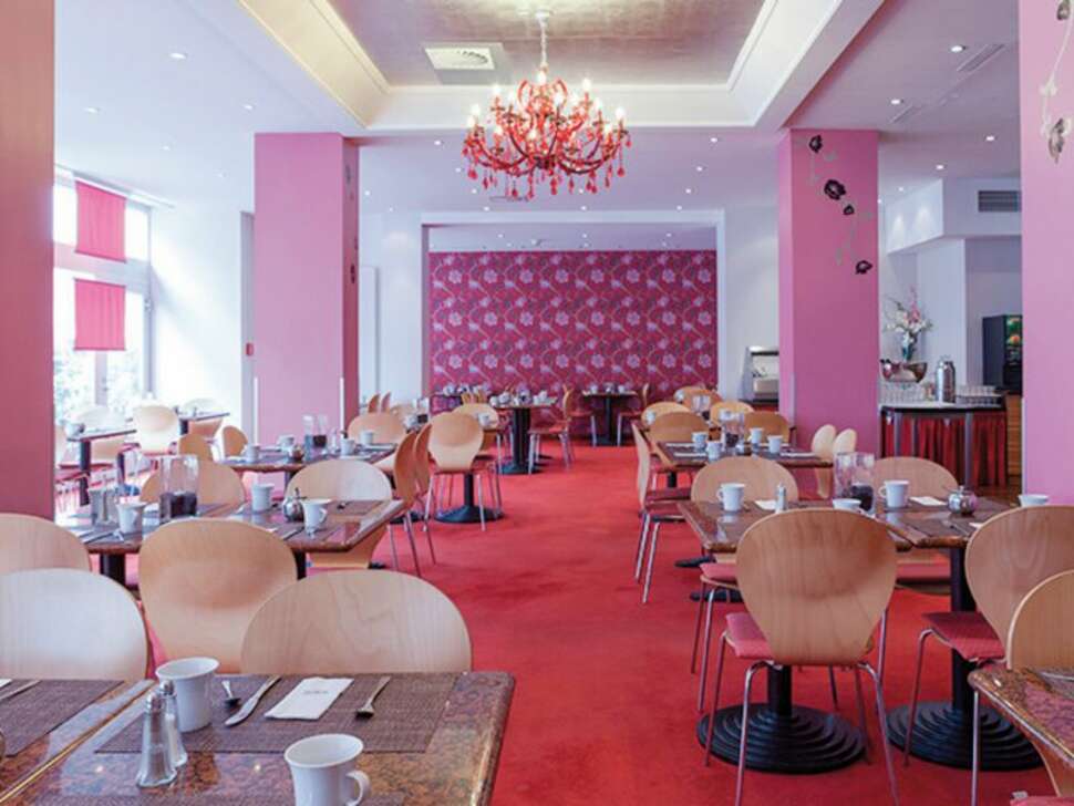 Een foto van de faciliteiten bij Sorat Hotel Ambassador