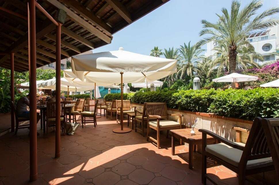 Een foto van het terras bij Hotel Elegance