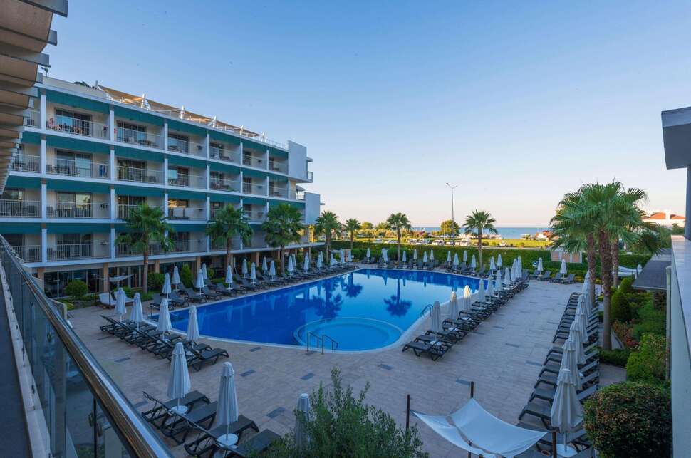 Een foto van het zwembad bij TUI Blue Barut Andiz
