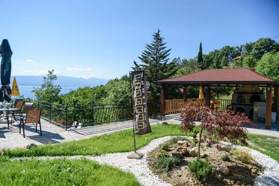 Een foto van de buitenkant van Villa Sveti Stefan