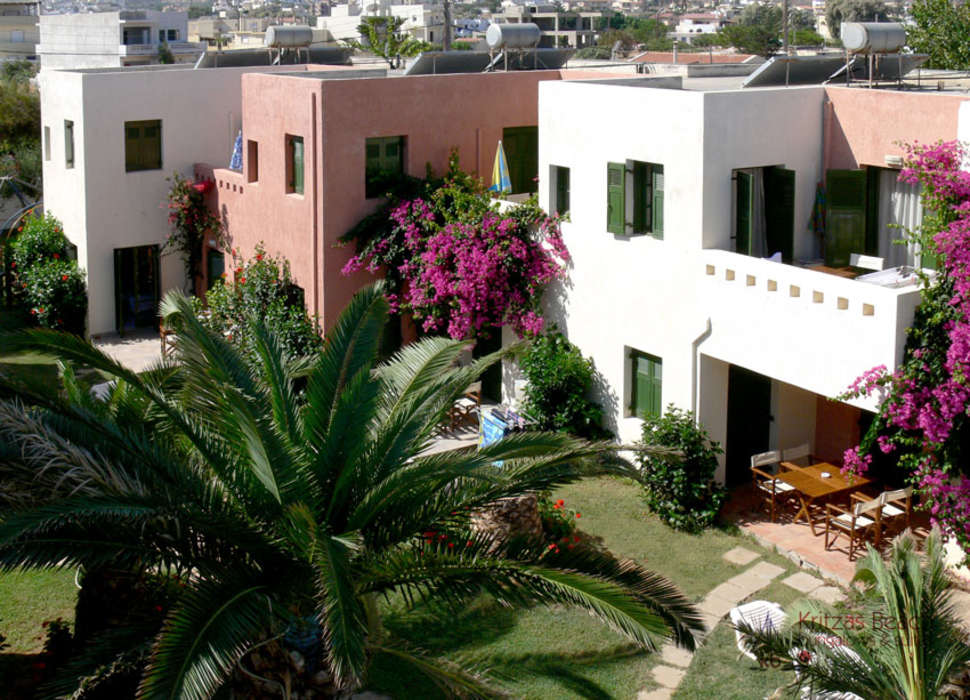 Een foto van de buitenkant van Creteco Hotel & Suites