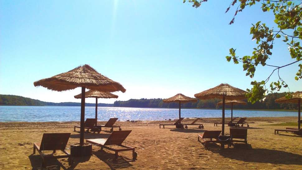 Ein Foto vom Strand beim Ahorn Seehotel Templin