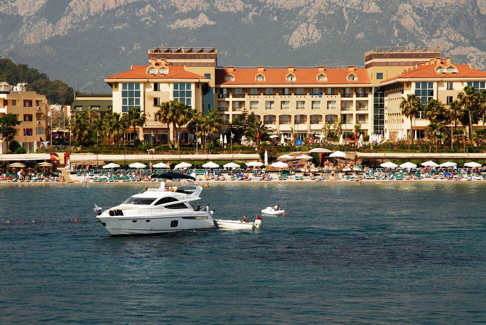 Een foto van de buitenkant van Fame Residence Kemer & Spa