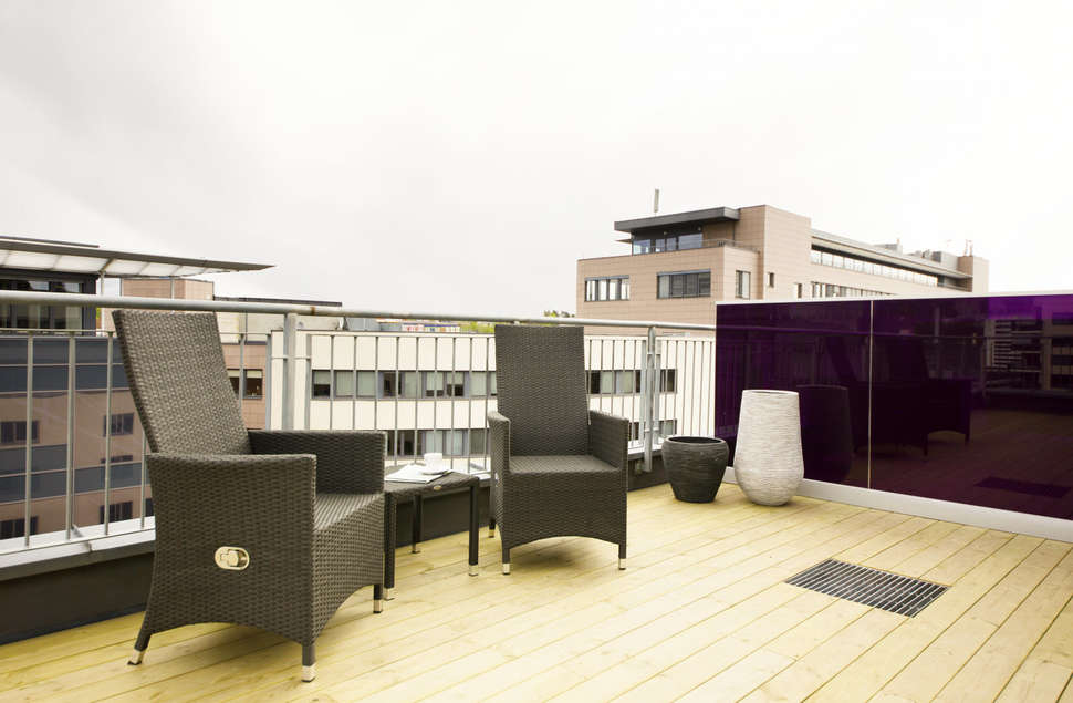 Een foto van het terras bij Scandic Sjølyst
