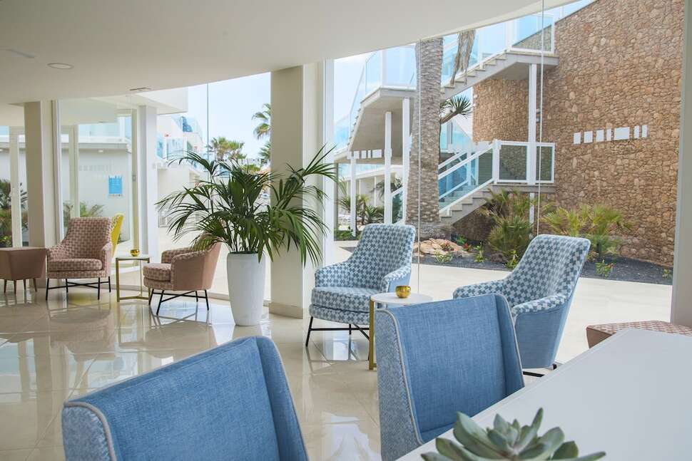 Ein Foto vom Innenbereich im Hotel Boutique Tao Caleta Mar