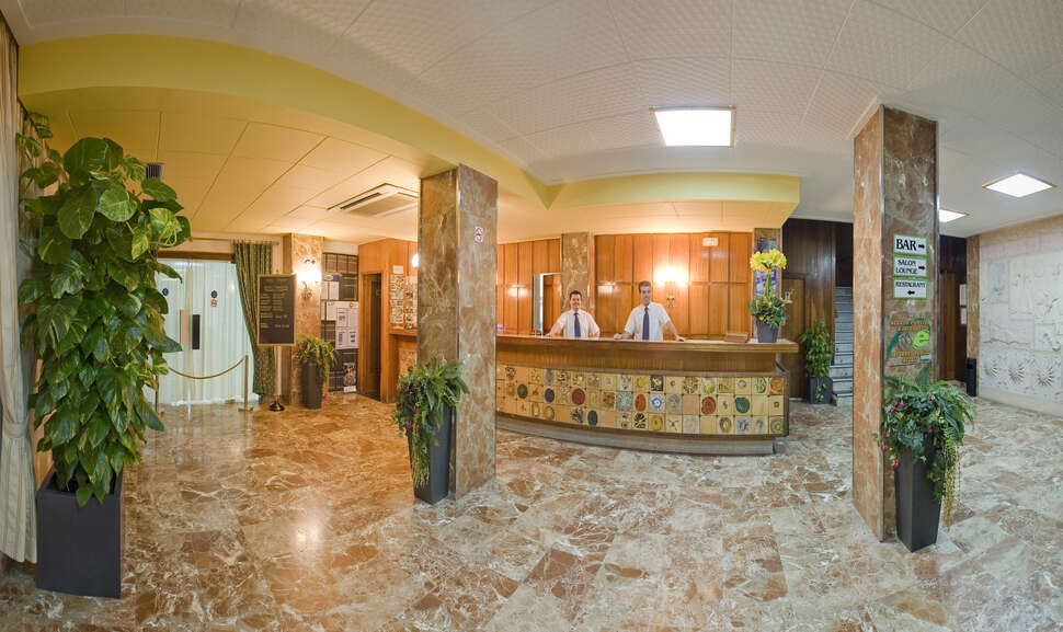 Een foto van het interieur van Hotel Tropical Ibiza