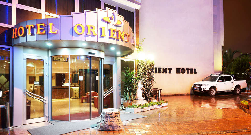 Een foto van de buitenkant van Orient Mintur Hotel