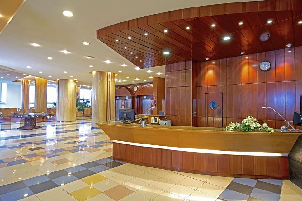 Een foto van het interieur van Iberostar Waves Bouganville Playa
