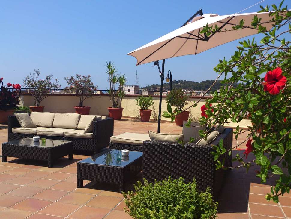 Een foto van het terras bij Hotel Lloret Santa Rosa