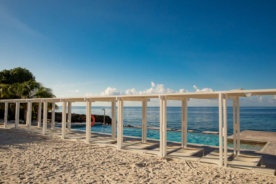 Een foto van het strand bij Papagayo Beach Hotel