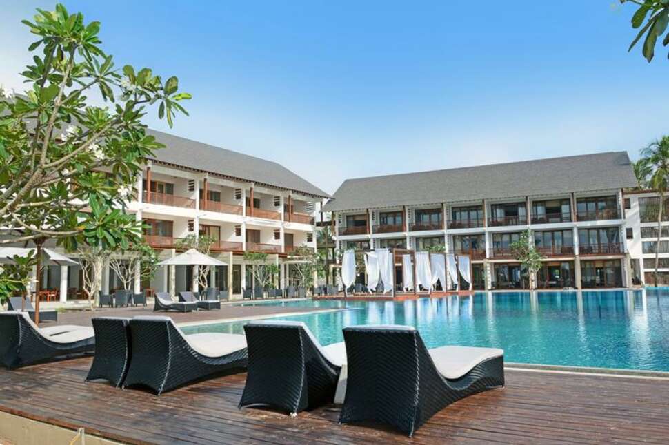 Een foto van het zwembad bij Suriya Luxury Resort