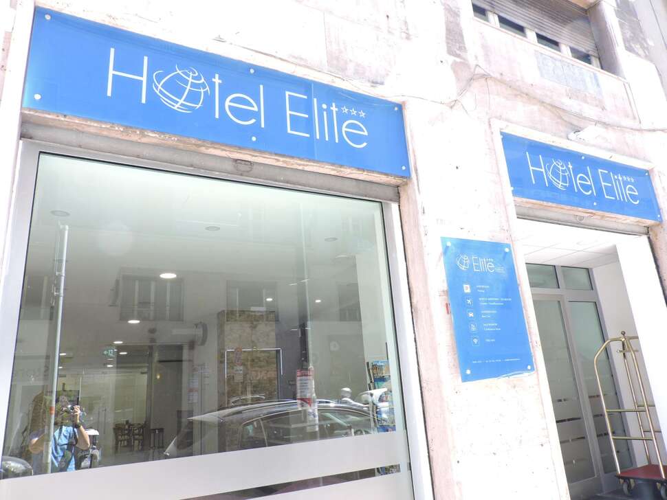 Een foto van de buitenkant van Elite Hotel Palermo