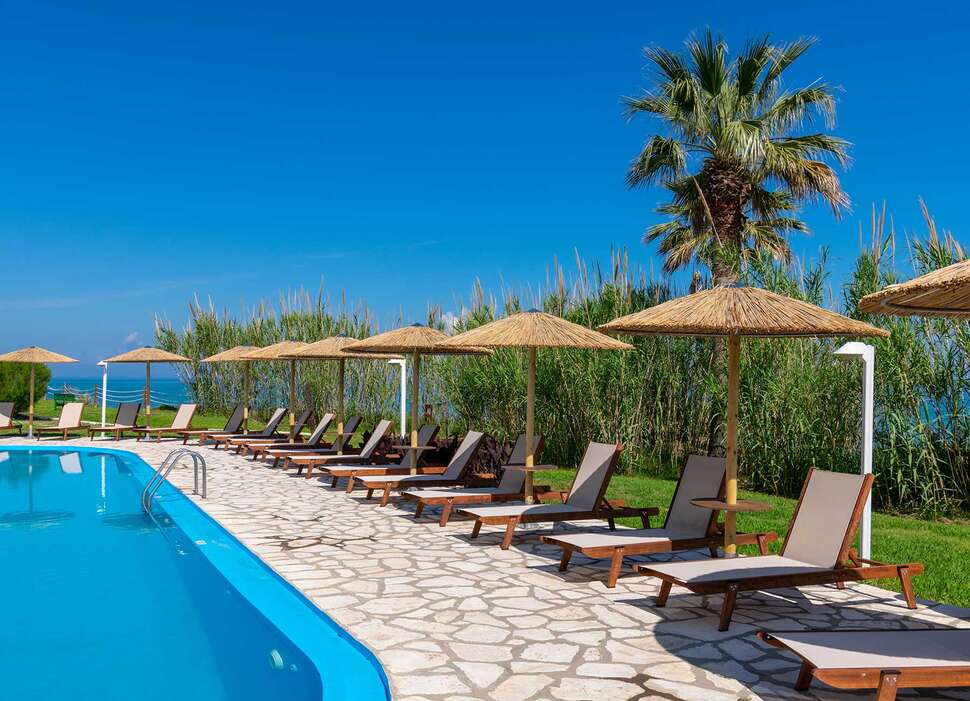 Ein Foto vom Pool im Hotel Ibiscus Corfu