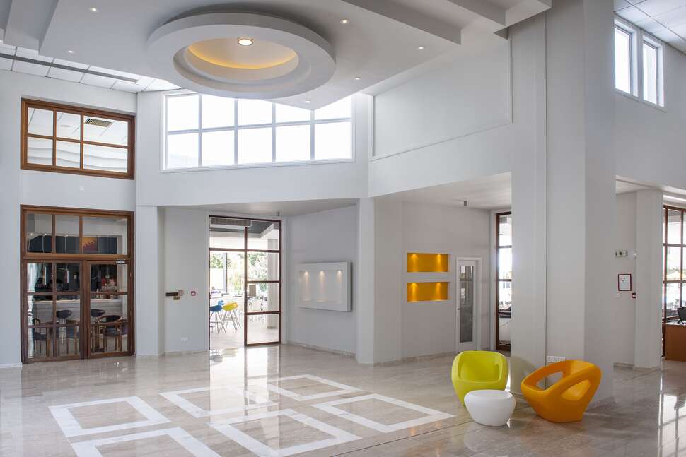Een foto van het interieur van Mayfair Hotel