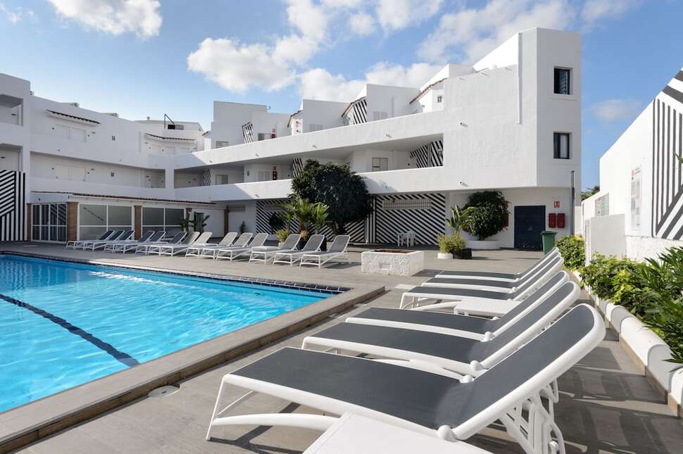 Ein Foto vom Pool im Aparthotel Vibra Mogambo