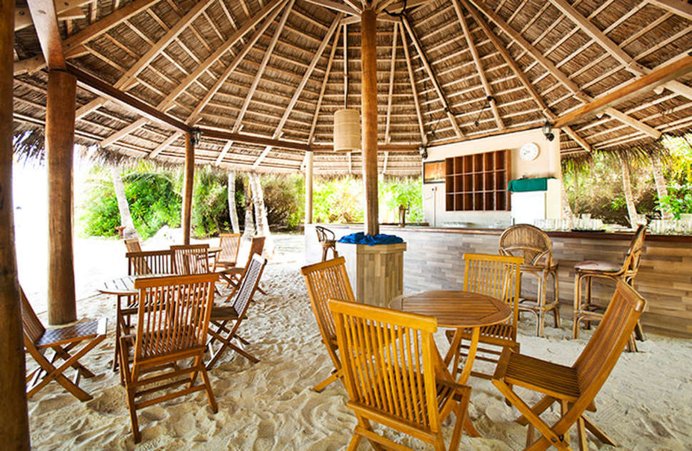 Een foto van het terras bij Adaaran Select Hudhuran Fushi