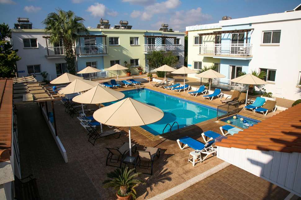 Een foto van het zwembad bij Anais Bay Aparthotel
