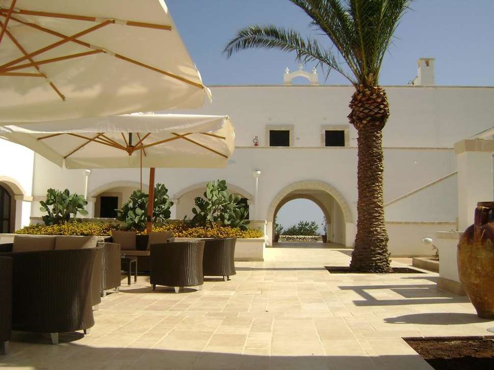 Ein Foto von der Terrasse im Borgobianco Resort & Spa