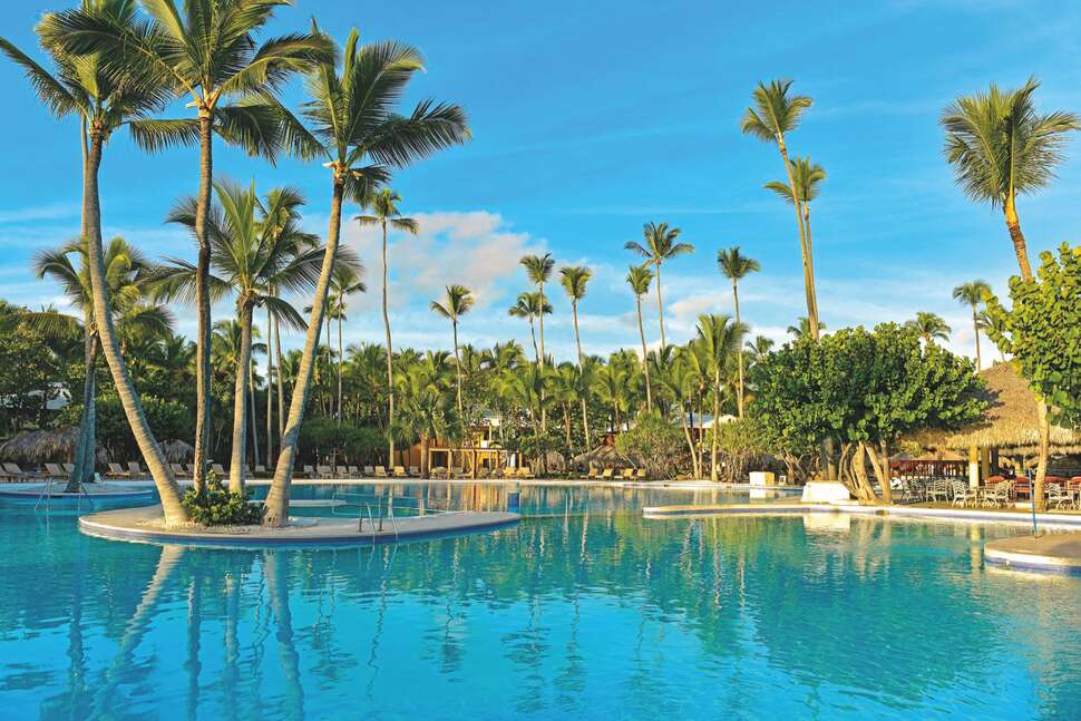 Een foto van het zwembad bij Iberostar Selection Bavaro