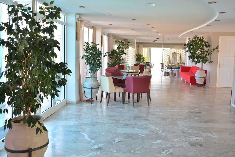 Ein Foto vom Innenbereich im Costa Angela Seaside Resort