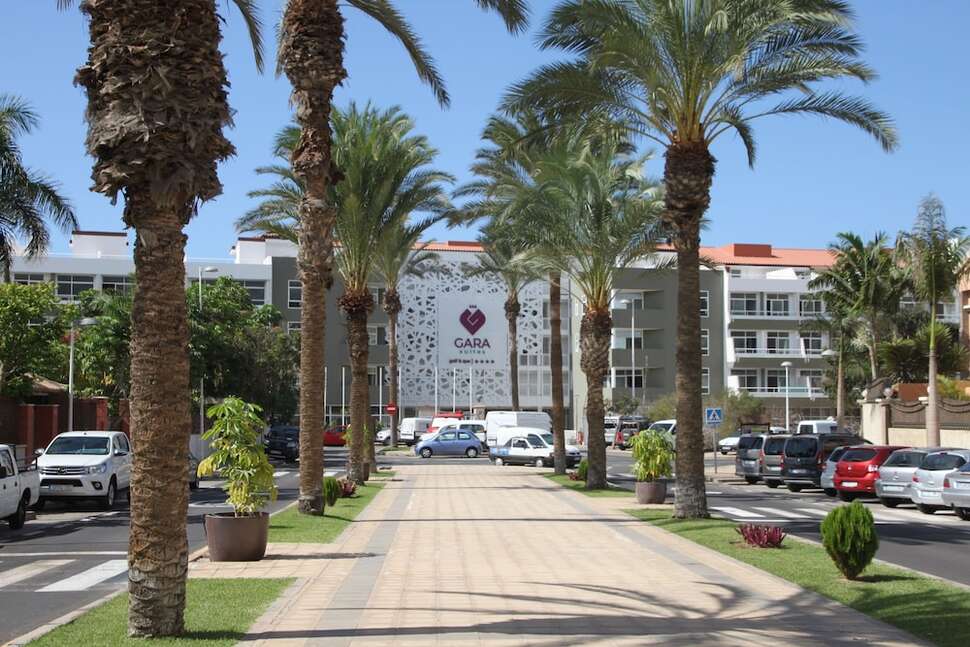 Ein Foto von der Außenansicht des Gara Suites Golf & Spa