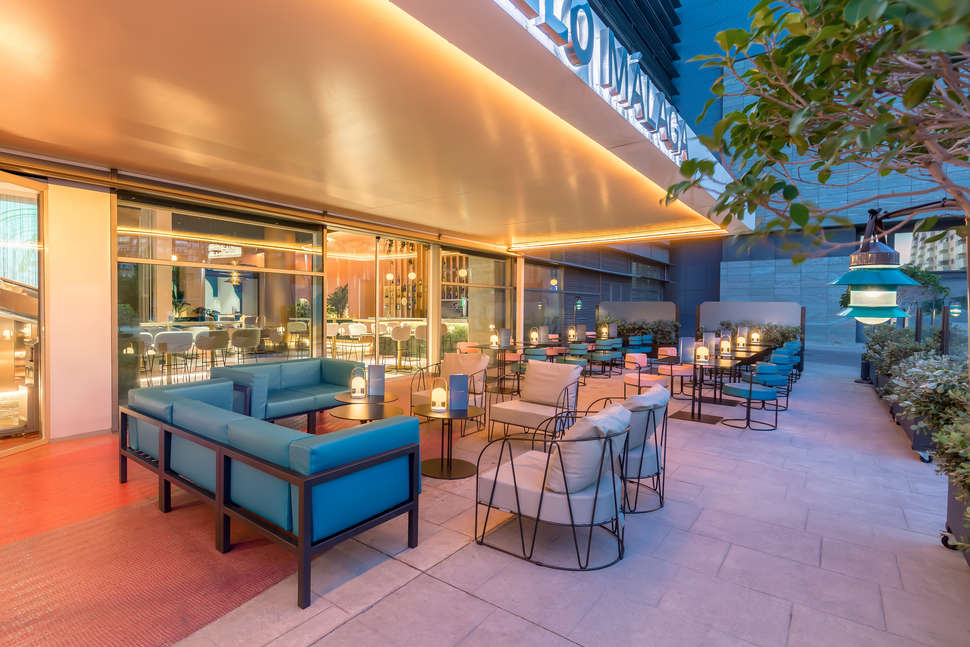 Een foto van het terras bij Barcelo Malaga