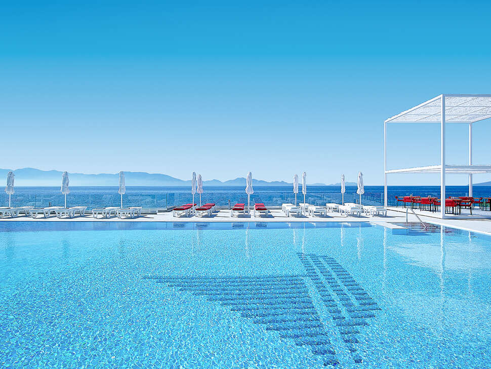 Een foto van het zwembad bij Dimitra Beach Hotel & Suites
