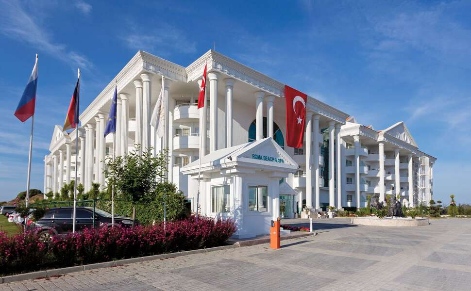 Een foto van de buitenkant van Roma Beach Resort & Spa