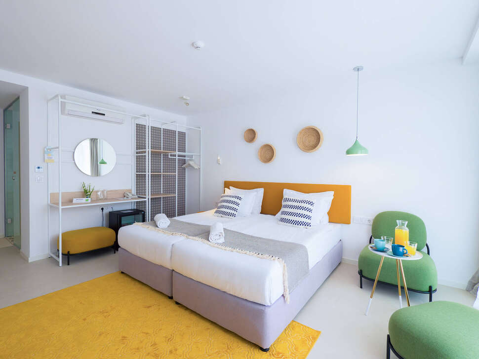 Ein Foto Ibis Styles Golden Sands Roomer