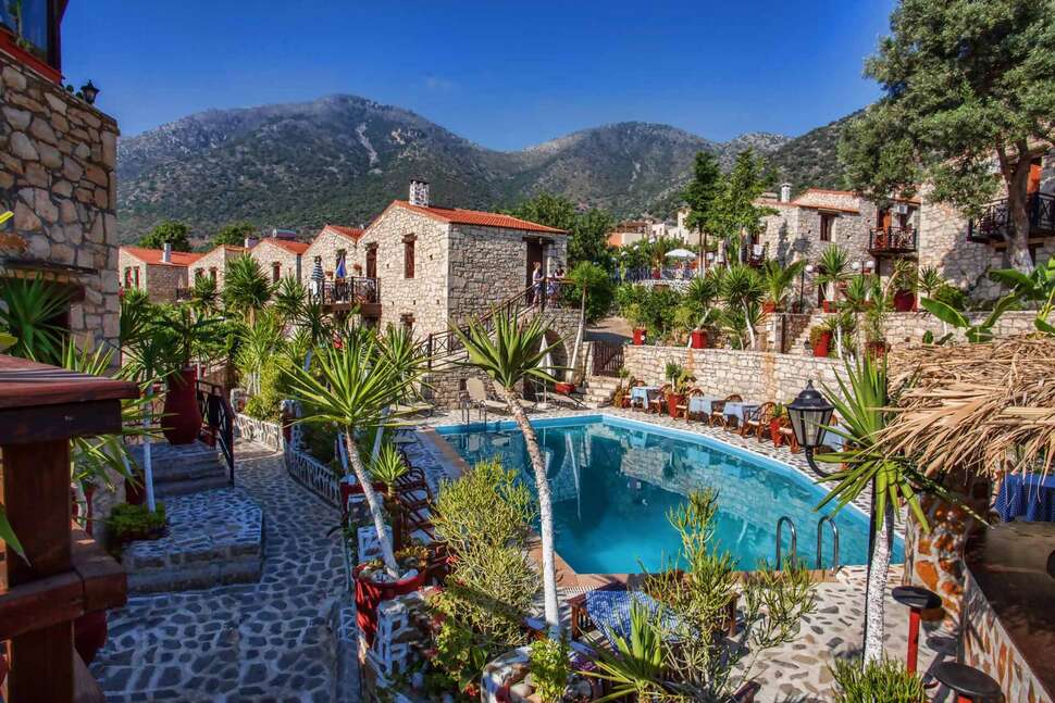 Ein Foto vom Pool im Stone Village Petrino Horio